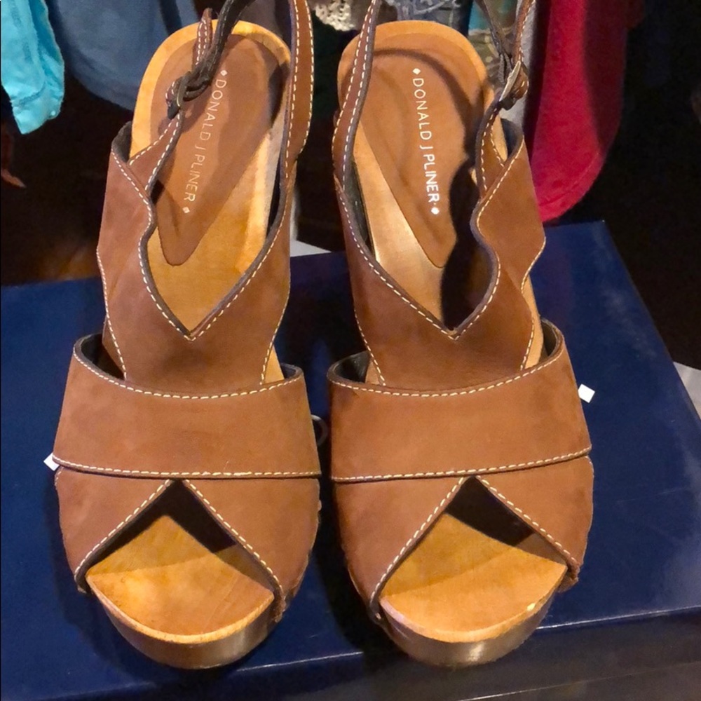 Donald Pliner wedges